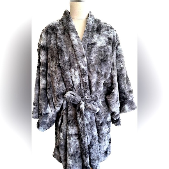 Natori Gray Faux Fur Robe- L - Picture 1 of 3